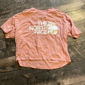 Pink women’s north face cropped tee